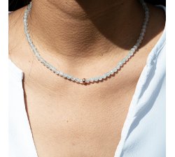 Náhrdelník GAURA pearls z akvamarínu a pozlacenou stříbrnou kuličkou