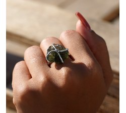 Stříbrný prsten s neopracovaným Vltavínem