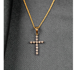 Zlatý náhrdelník s diamantovým křížkem