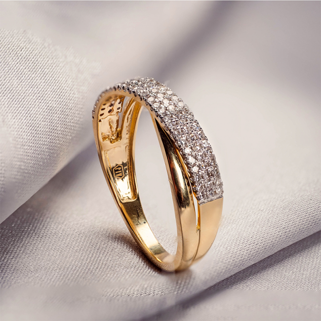 Diamantový prsten ze 14kt žlutého zlata